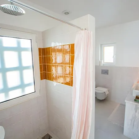 Vila Fortaleza Ii - Arrifana Homestay